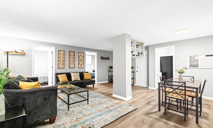 Hazel Park Apartment | First floor apartment conveniently located near Ferndale and Expressways