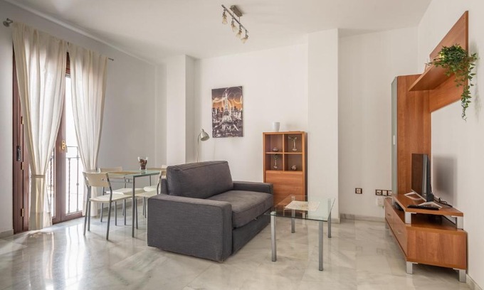 Cruz Roja-Capuchinos Apartment | First floor close Macarena church