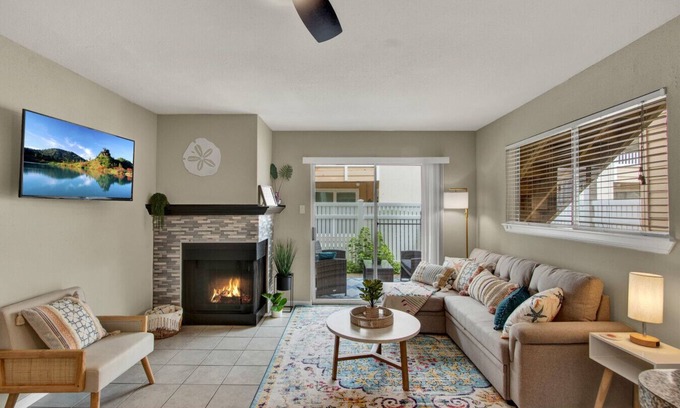 Galveston Condo | First Floor Condo | Walk 2 Beach | King Bed