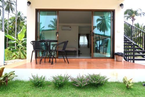 Ko Pha-ngan Apartment | First Light beach bungalow 4