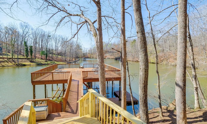 Westlake Corner House | Fish, Boat & Hike: Lakefront Home w/Game Room!