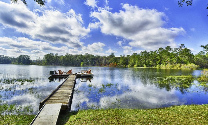 Interlachen Cabin | Fish - Boat - Swim - Tube - Ski - Camp