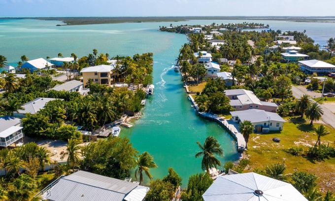 Bay Point House | Fish Camp | Old Florida canalfront getaway close to Key West
