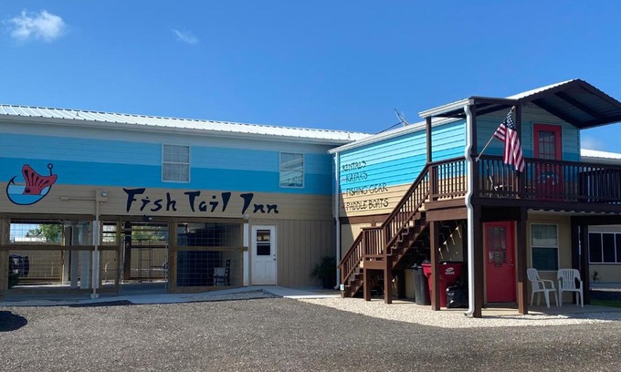 Cedar Lane Hotel | Fish Tail Inn