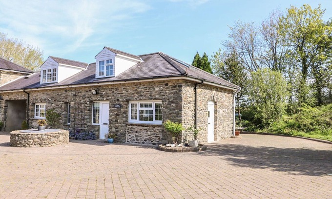 Lampeter Cottage | FISHER GRANARY, family friendly, with a garden in Lampeter