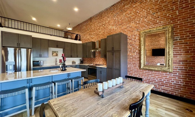 Baker City Apartment | Fisher Loft - New! Gorgeous Downtown Space, 2 Bdrm, Local Golfing 50% Off!