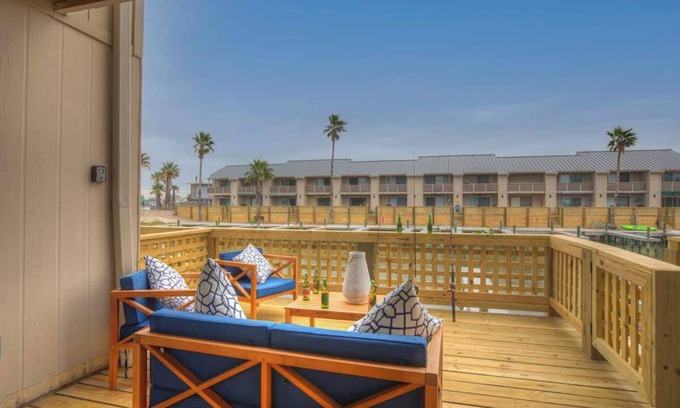 Harbor Oaks Condo | Fisherman Friend! - Coastal Condo - Views Await!