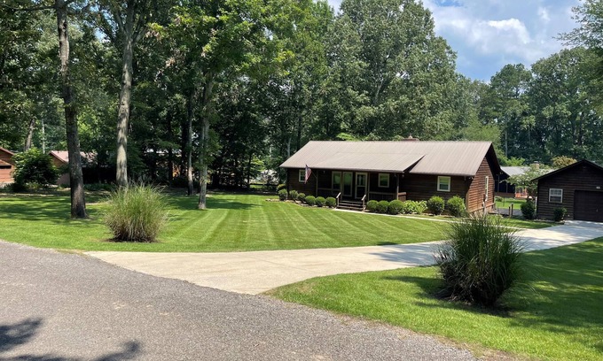 Guntersville House | Fisherman's Haven: Perfect Retreat for Anglers!