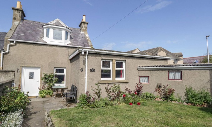 Burghead Cottage | FISHERMAN’S REST, pet friendly, character holiday cottage in Burghead
