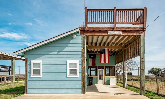 Cedar Lane House | Fisherman/woman's Dream, Waterfront 1Bdrm/1Bath Home
