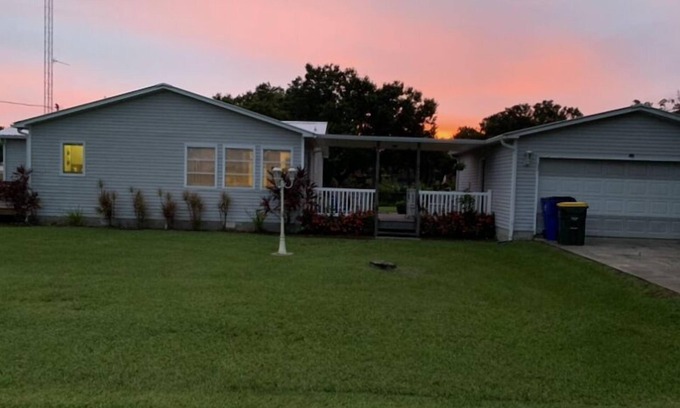 Lorida Cottage | Fisherman’sdream on Lake Istokpoga inHighlands county home of 84 lakes.