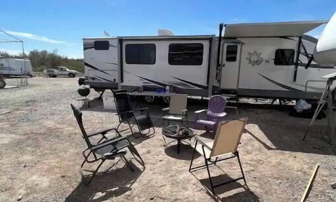 Yuma House | Fishers landing River trailer