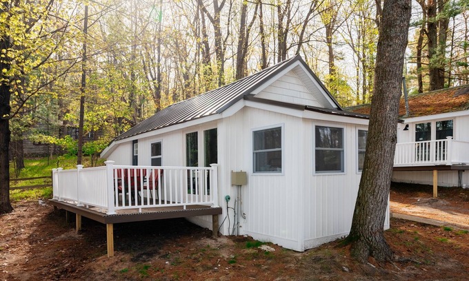 Mayfield Cottage | Fishing-Arbutus-Pontoon Rental-Family Friendly