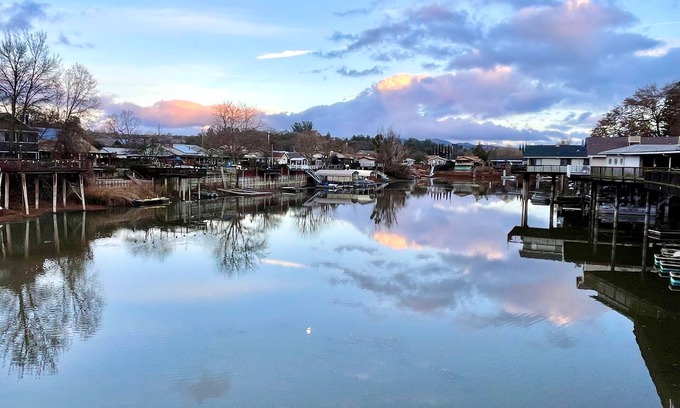 Clear Lake House | Fishing bungalow on the water w/private dock.
