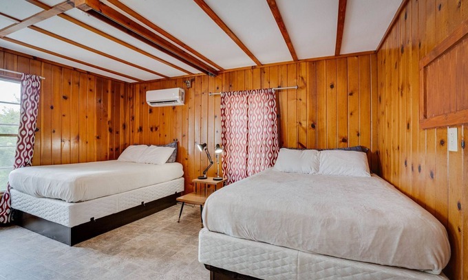 Lake Ozark Cabin | Fishing Cabin #5 2 queen beds and 1 bath dock