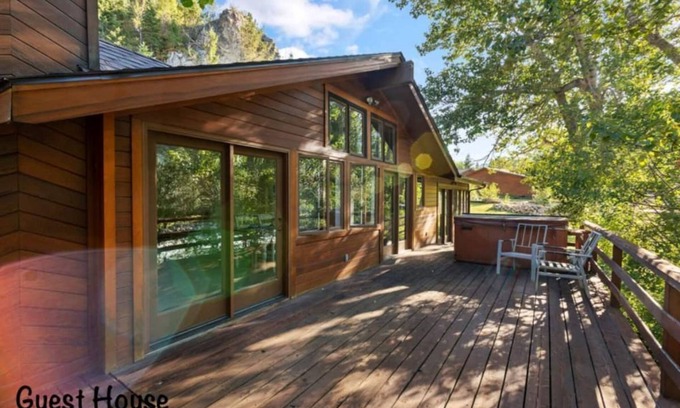 Red Lodge House | Fishing Cabin on Creek near Red Lodge Yellowstone