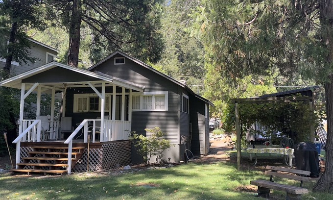 Castella Cabin | Fishing Cabin on the Upper Sacramento river.