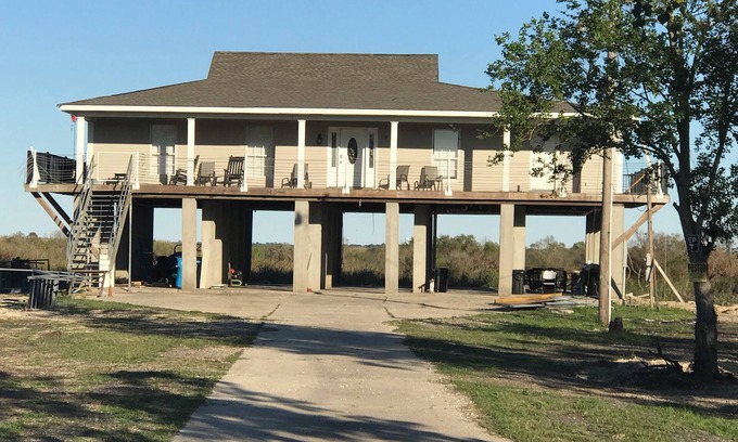 Delacroix House | Fishing camp in Reggio LA 5 minutes from hope dale and Delacroix