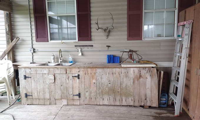 Boothville House | Fishing Camp sleeps 12, fully equipped. Screened in porch. 5 minutes from marina