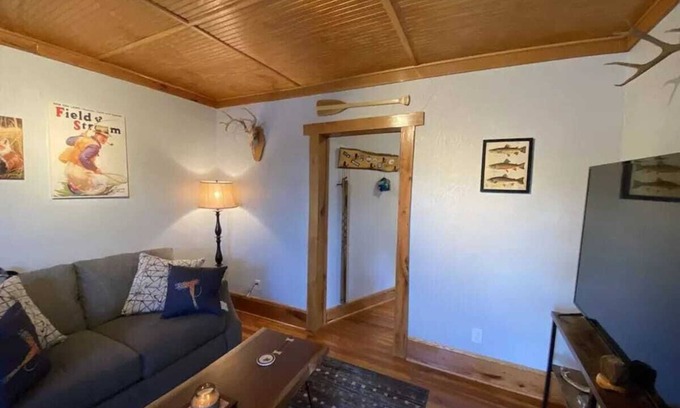 Bassett Condo | Fishing, Kayaking, Pet-friendly on the Smith River