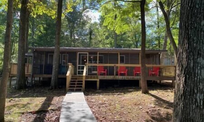 Athens House | Fishing Lovers 2-Bedroom/Boat Dock. Get the bait!