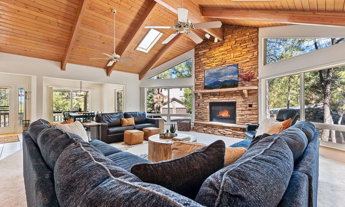 Munds Park Cabin | Fishlake Cabin | Serene Forest Escape | Sleeps 10 | Near Flagstaff, Sedona & Grand Canyon