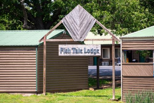 Buchanan House | Fishtale Lodge Cabins