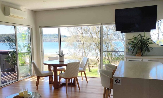 Smiths Lake House | Fishtales On the Lake - Exclusive “Couples Only” Private Waterfront Retreat.
