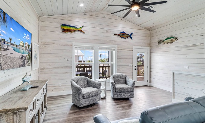 Palm Harbor House | Fishtastic Sp103 4 Bedroom Home by RedAwning
