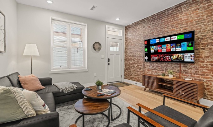 Fishtown House | Fishtown Gem | Steps to Fillmore & Brooklyn Bowl