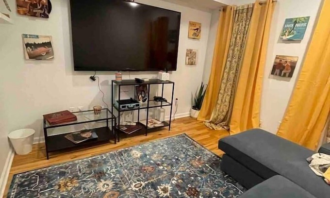 Olde Kensington House | Fishtown/No-Liberties Perfect Retro Record Spot