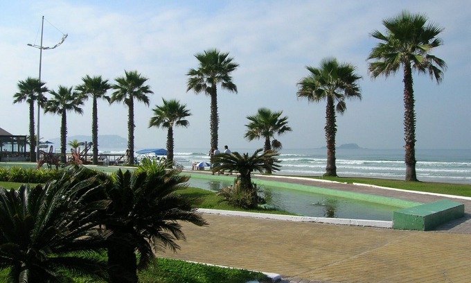 Enseada Apartment | Fit 3 bedrooms, 2 living rooms, accommodates up to 8 people and views of the sea.