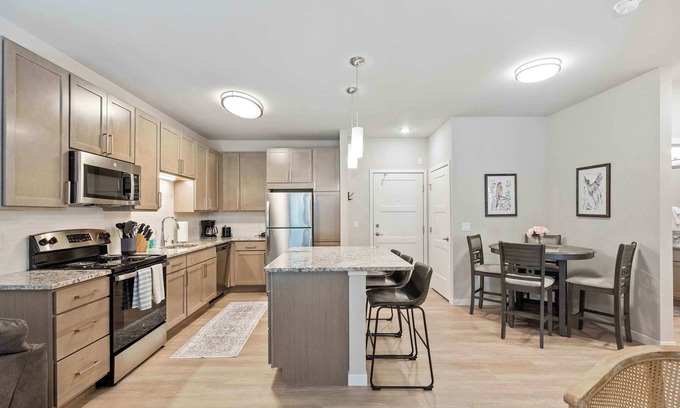 Madison Apartment | Fitness Room. Pool. Univ Research Park. Parking
