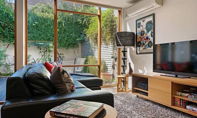 Fitzroy House | Fitzgeorge - spacious home in inner Fitzroy Melbourne perfect location