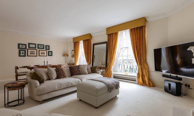 West Kensington Apartment | Fitzjames-Avenue IV by onefinestay