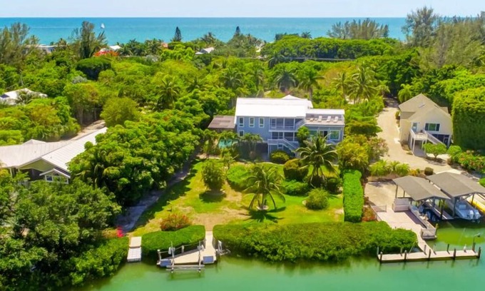 Wulfert House | Five bedroom Channel Front Estate home on Captiva! Perfect for Family & Friends