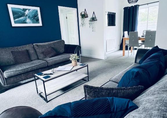 Dalkeith House | Five Bedroom Five Bathroom House - Dalkeith