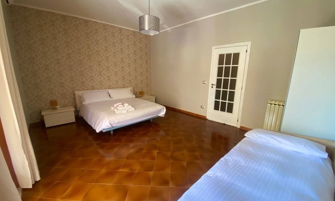 Santa Maria la Carita Apartment | Five minutes from the excavations of Pompeii, family apartment with parking space.