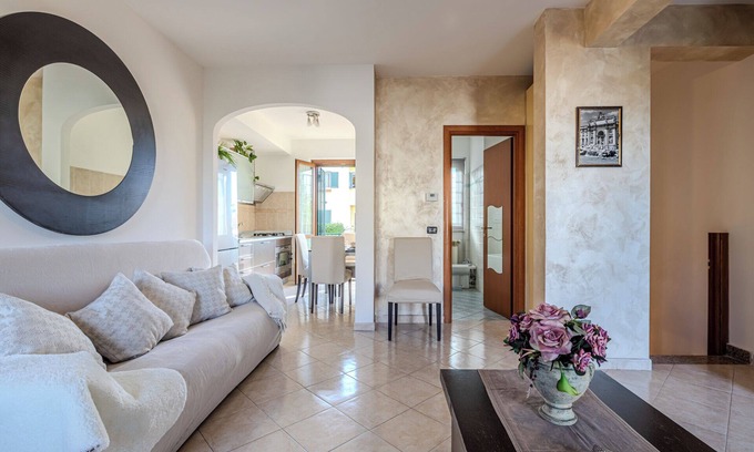 Rome Province Apartment | Five minutes away from the Lunghezza Castle court gardens serving the public