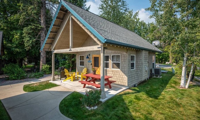 Dover House | Five O'Clock Somewhere - Courtyard Beach Bungalow