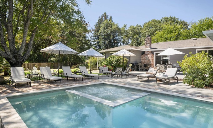 Forestville House | Five Oaks ~ Family Ranch House with Pool. Walk to Town