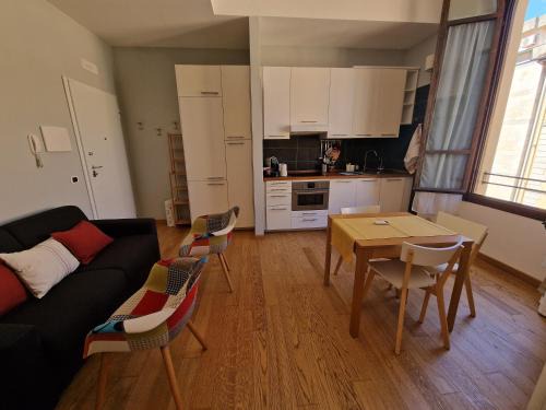 Pisa City Centre Apartment | Five Roses Studio Flat