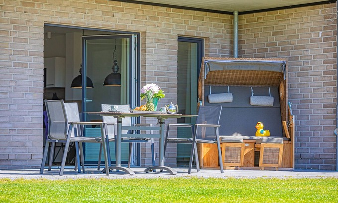 Schleswig Apartment | Fjord berth 1 - sauna, desk, shower, terrace, beach chair, garden furniture