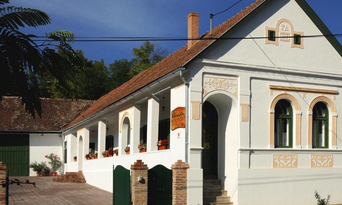 Villanykovesd House | Flórián Vendégház