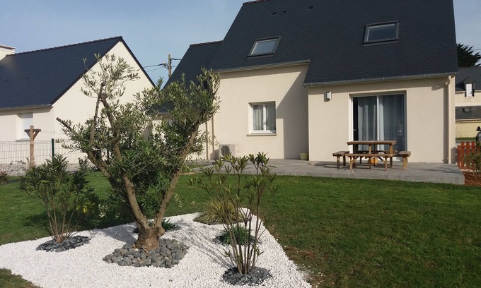 Quineville House | flag new lodging 100 meters from the sea for 2-8 people on fenced