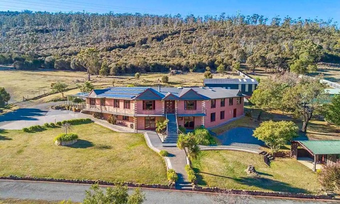 Lindisfarne House | Flagstaff Estate — Luxury Hobart Retreat, Pool+Spa