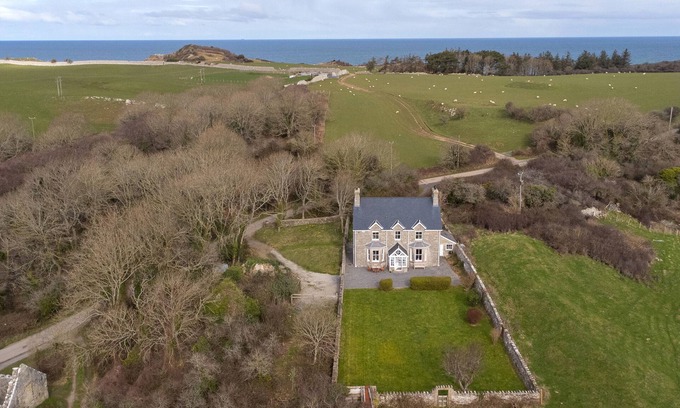 Penmon House | FLAGSTAFF, family friendly, character holiday cottage in Beaumaris