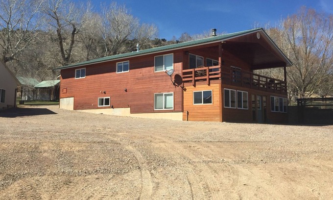 Manila Cabin | Flaming Gorge Nieds Lodging
