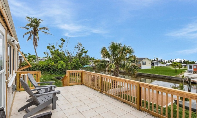 Flamingo Bay House | Flamingo Bay Getaway! 3/2 Home on the Water!
