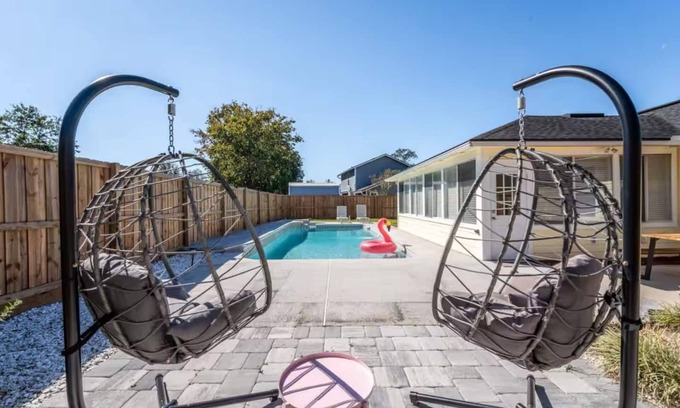 Southside House | Flamingo Fiesta Sleeps 10 Cool Pool Free Cancel